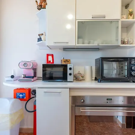 Martina Вилла *